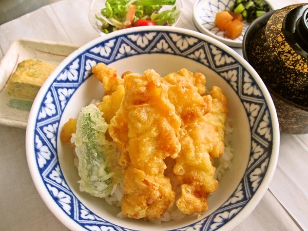 大分風鶏天丼《讃岐麦味噌汁》