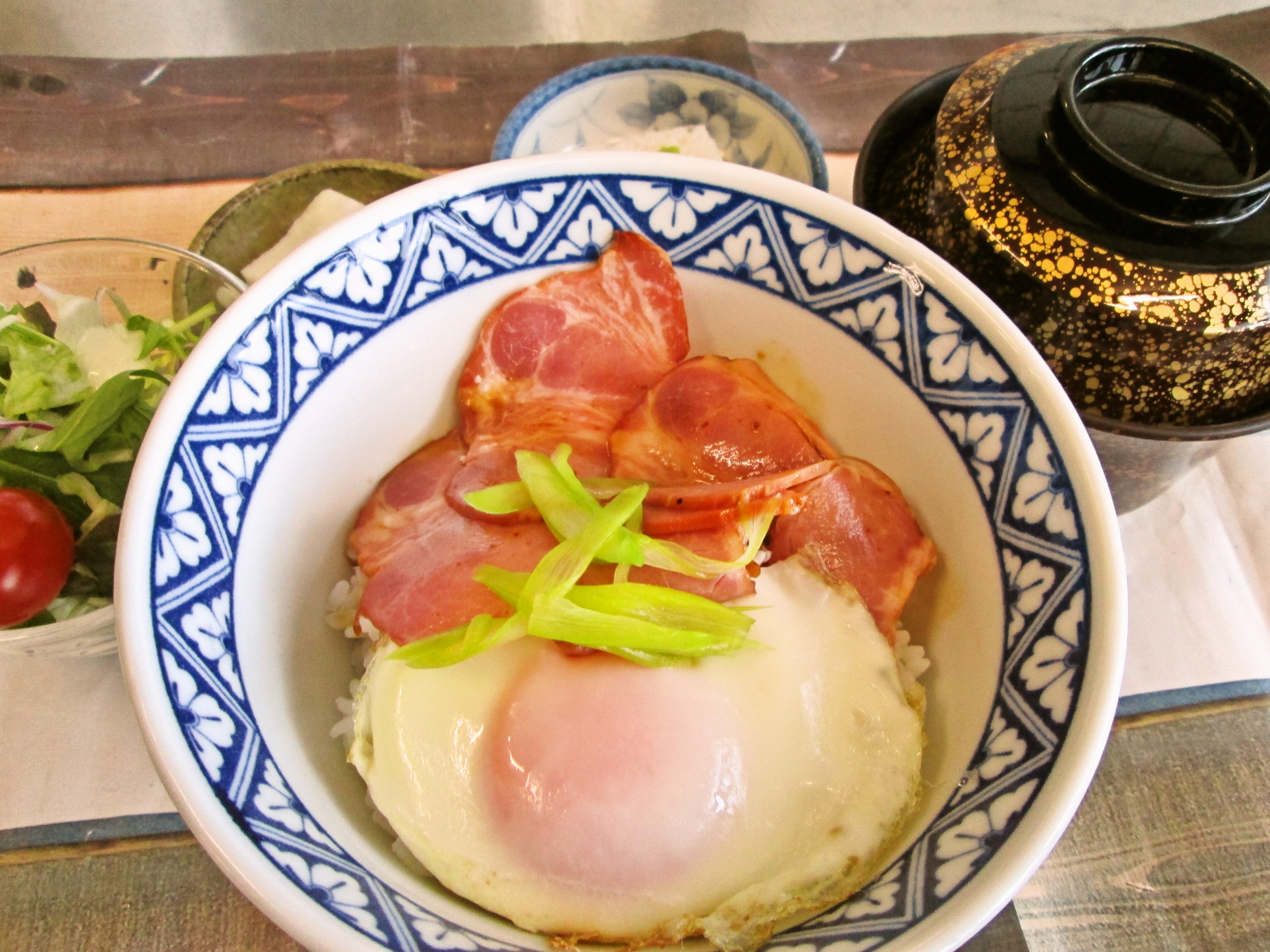 焼豚オリーブ玉子飯《オリーブそうめん》