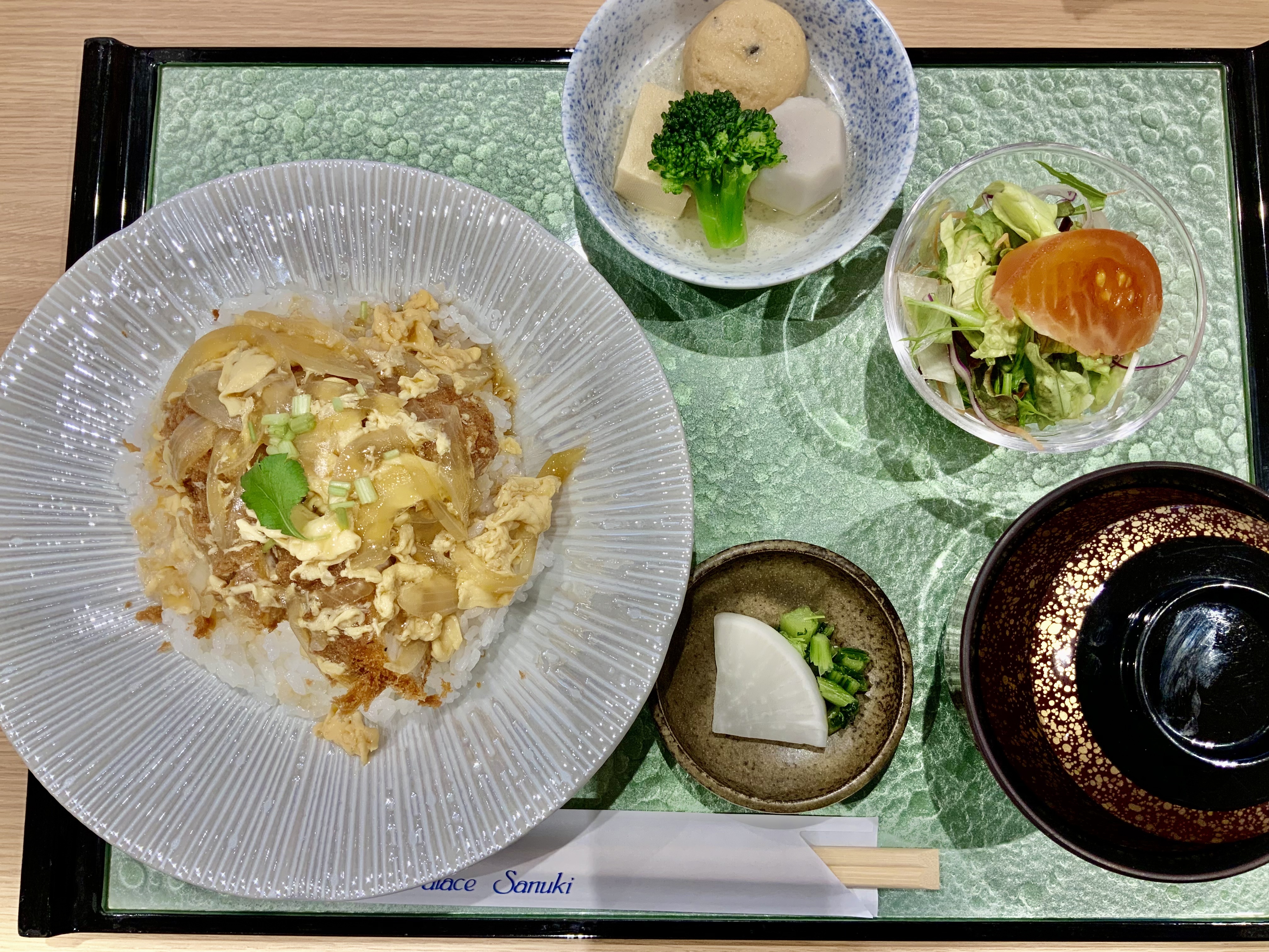 香川産若鶏ササミカツ　玉子とじ丼