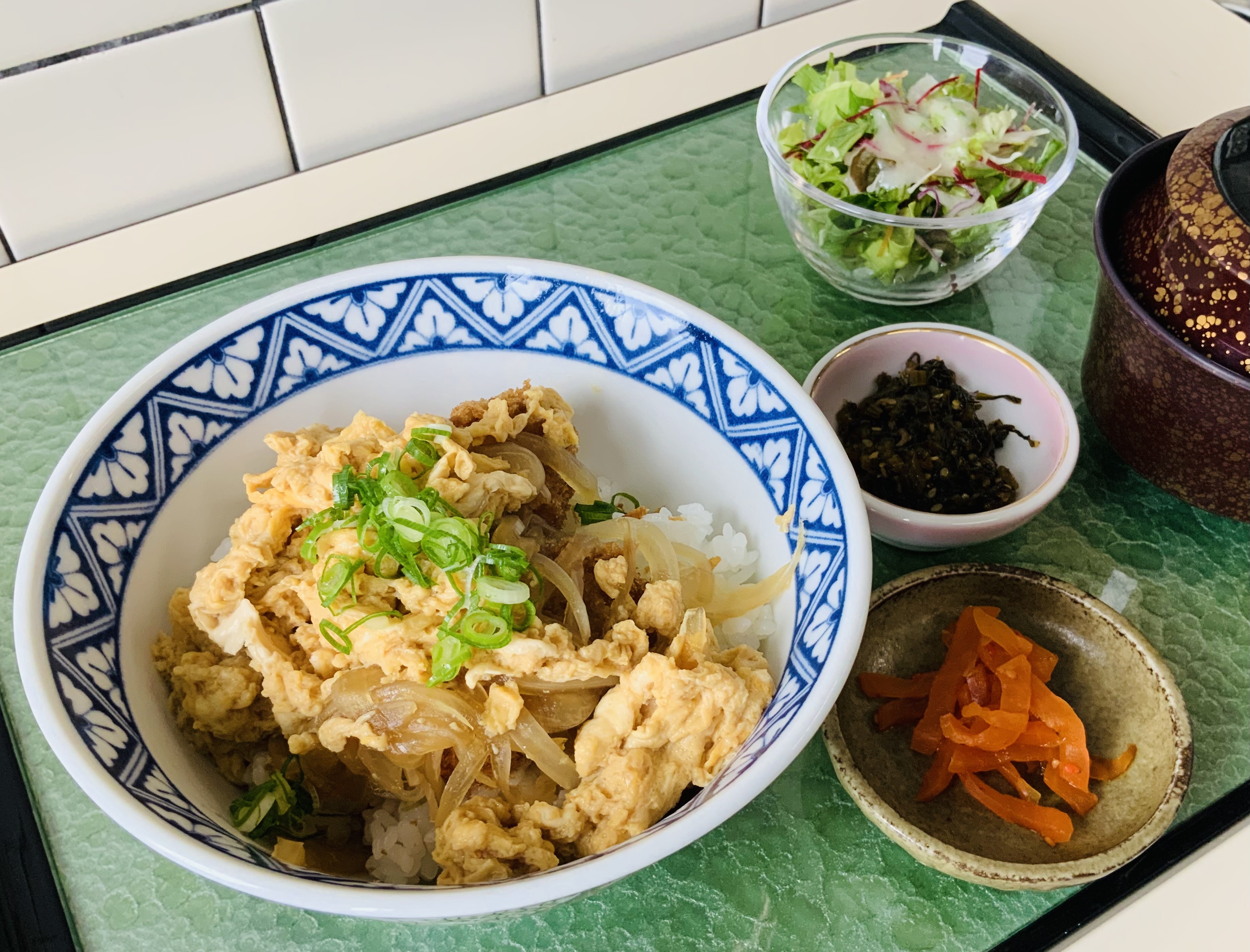 広島産牡蠣フライ玉子とじ丼