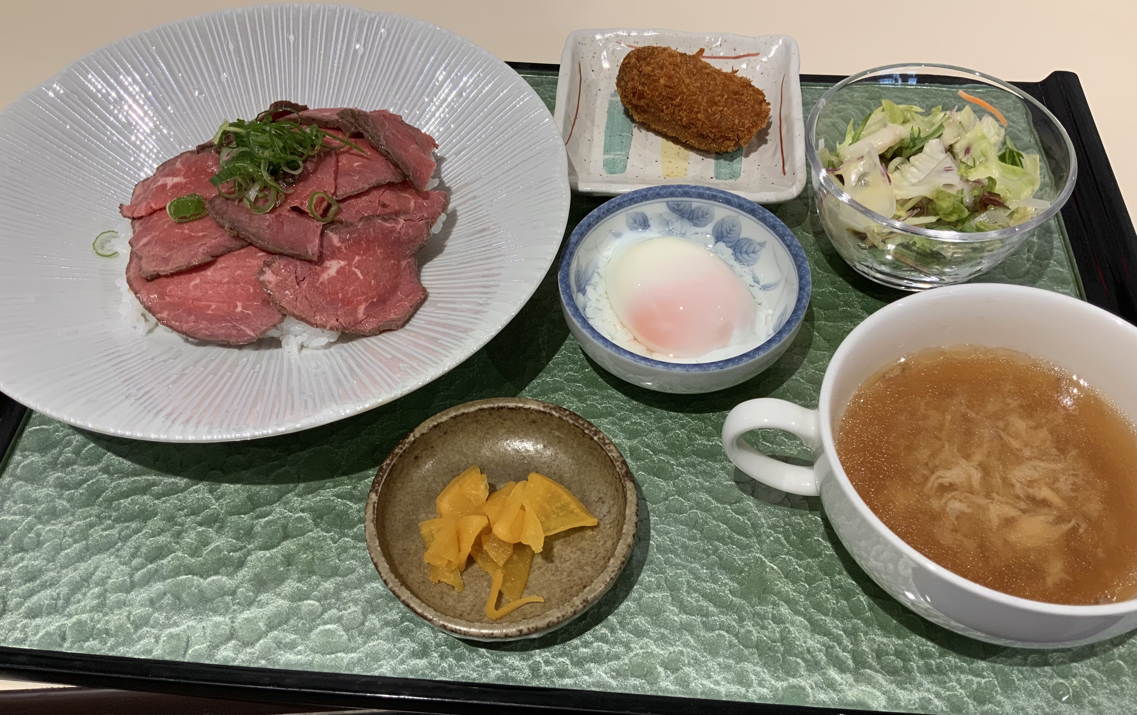 ★NEW★　国産牛ローストビーフ丼