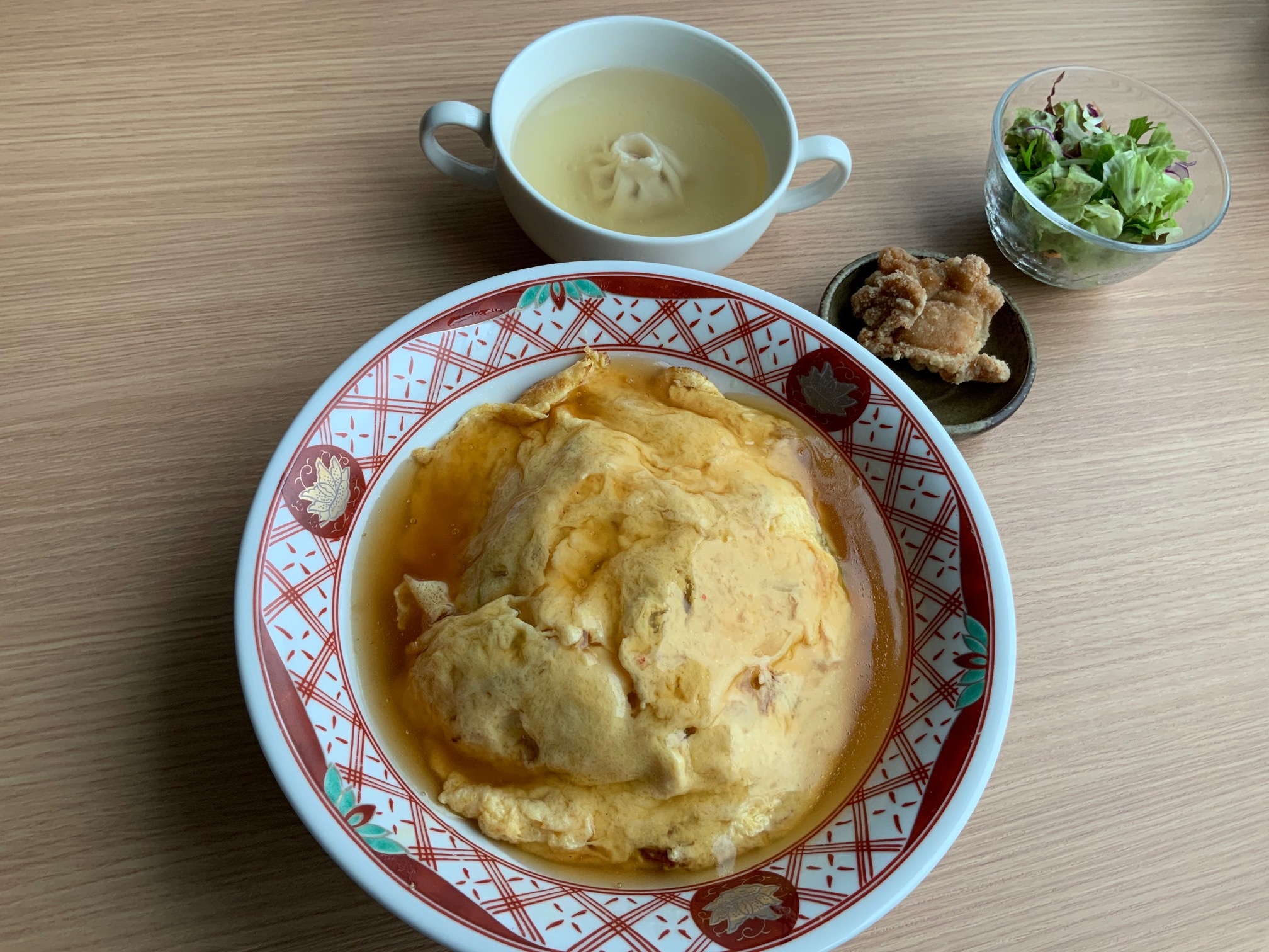 天津飯（小豆島のヤマトイチ醬油）あんかけ・水餃子スープ