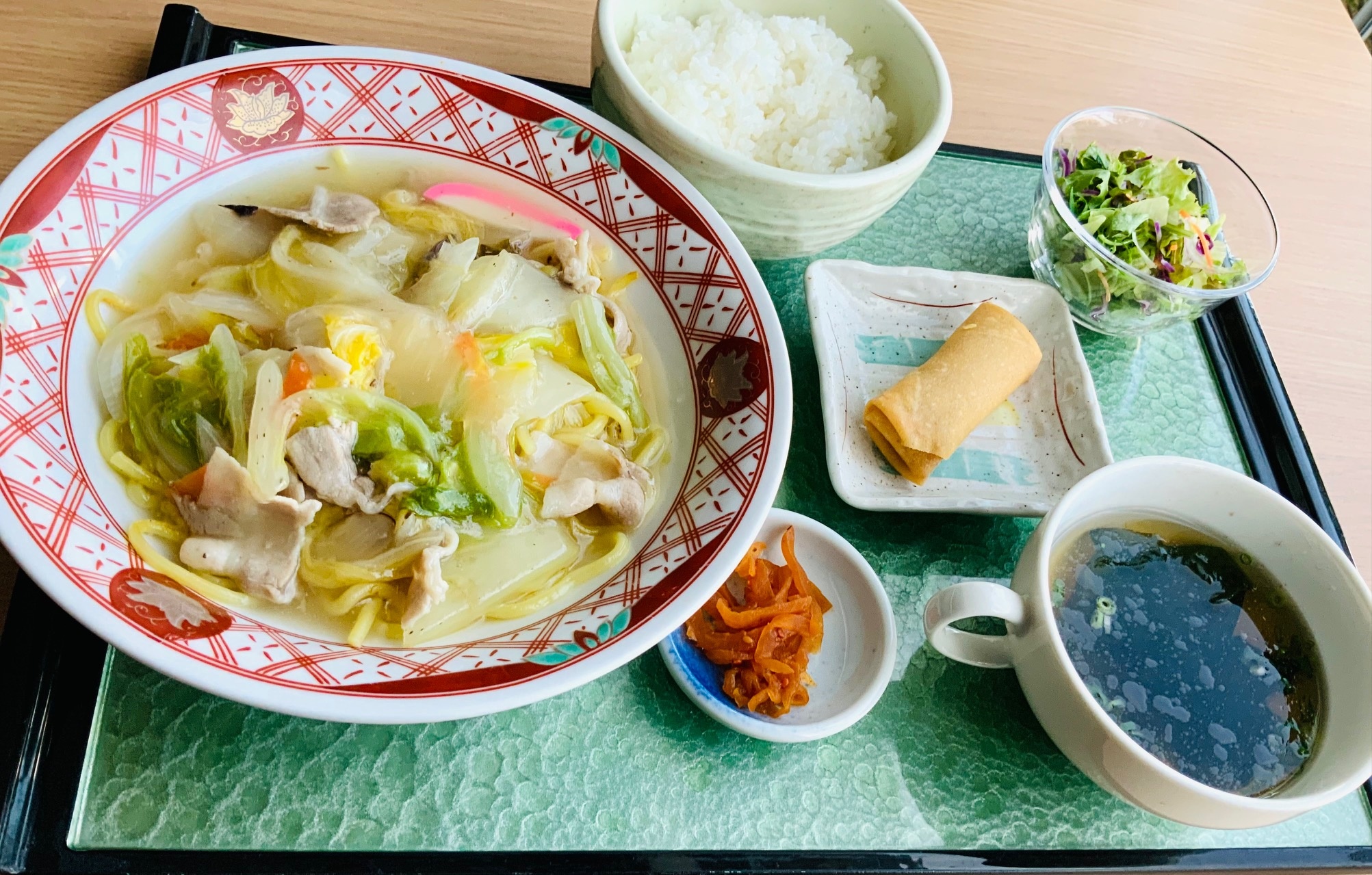 NEW　パリッと焼いた焼きそば　オリーブ豚五目あん掛け