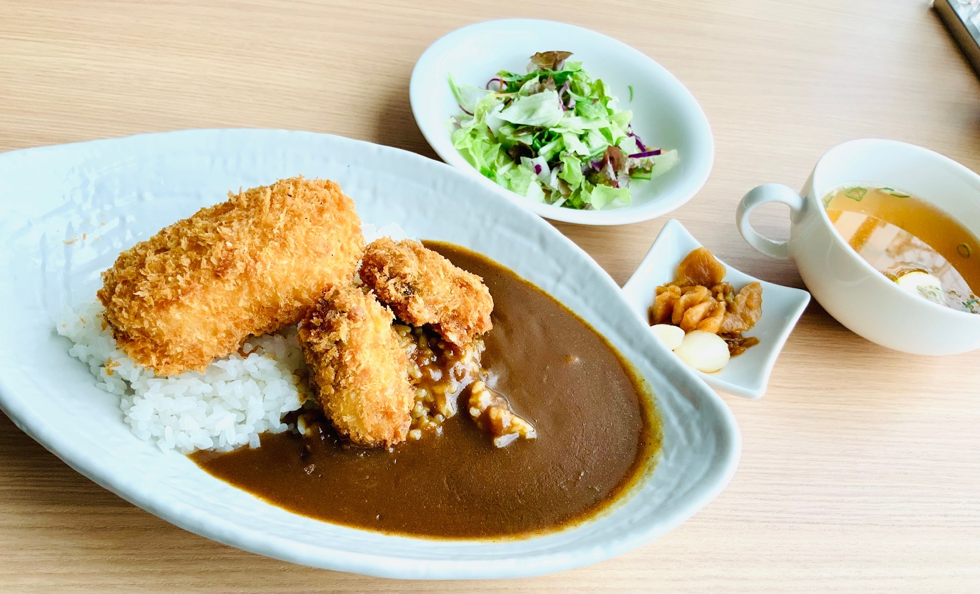 NEW 境港産ズワイガニのクリームコロッケと広島産牡蠣フライカレー